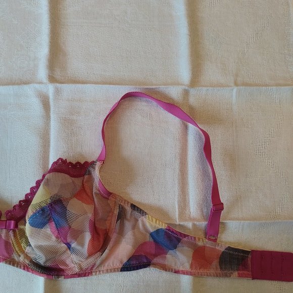 Pink Bra - 36C - French Boutique - Picture 5 of 6